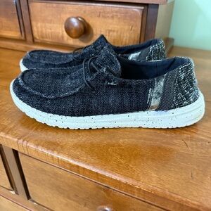 Hey Dude women’s 6‎ Wendy Black Casual Shoes slip on
